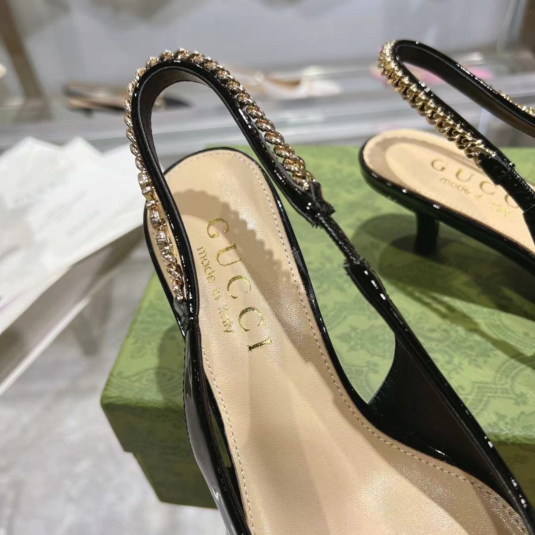 Tacones clásicos de charol