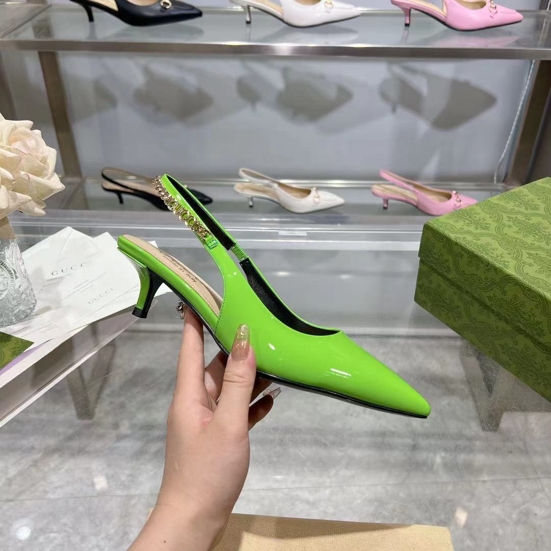 Tacones clásicos de charol