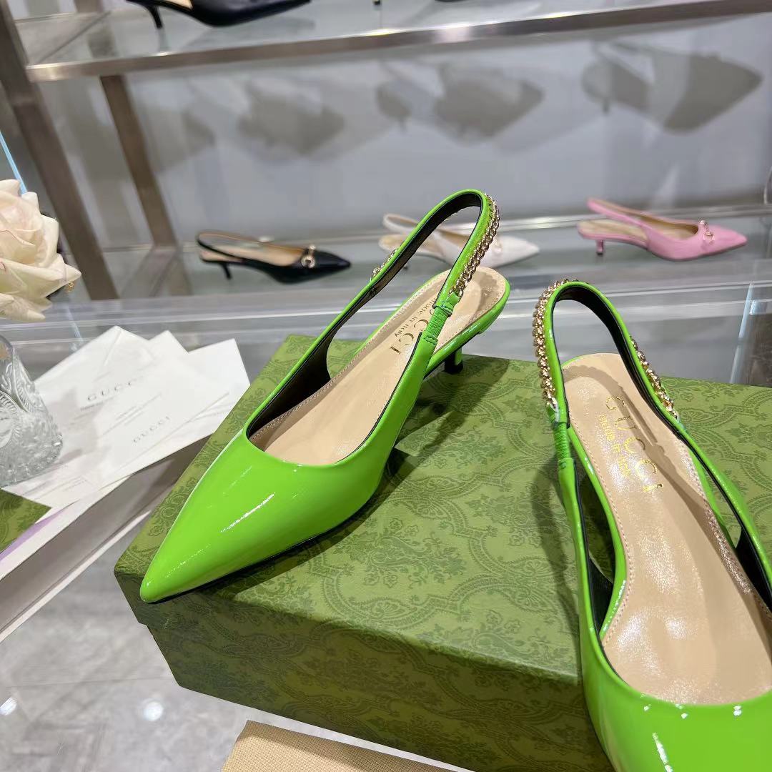 Tacones clásicos de charol