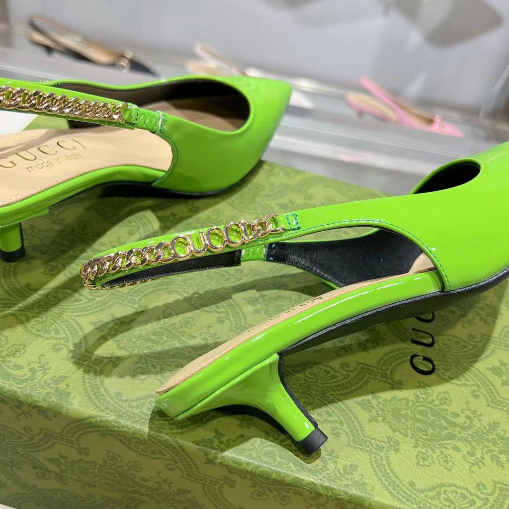 Tacones clásicos de charol