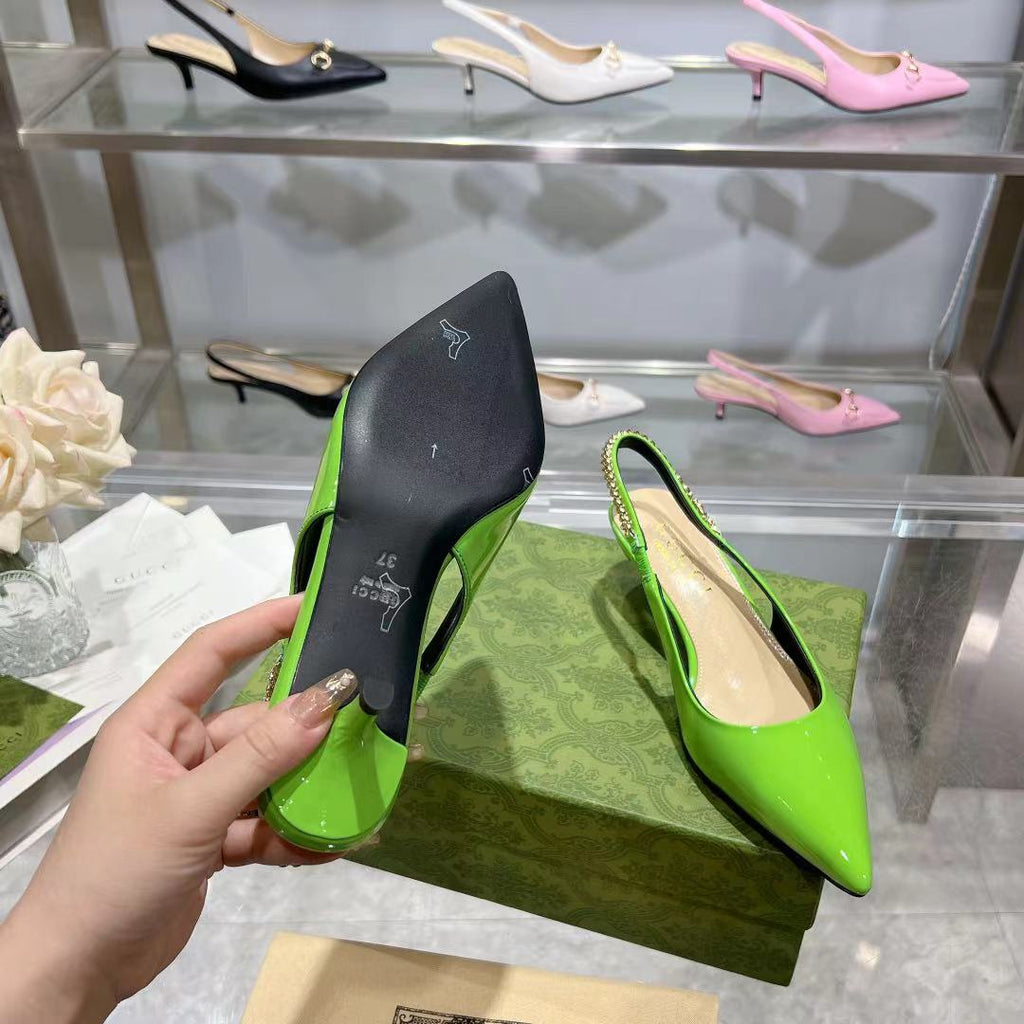 Tacones clásicos de charol