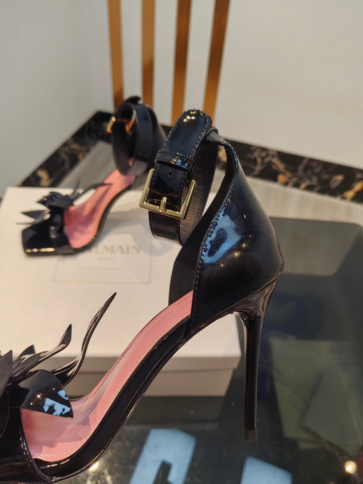 Tacones altos de charol
