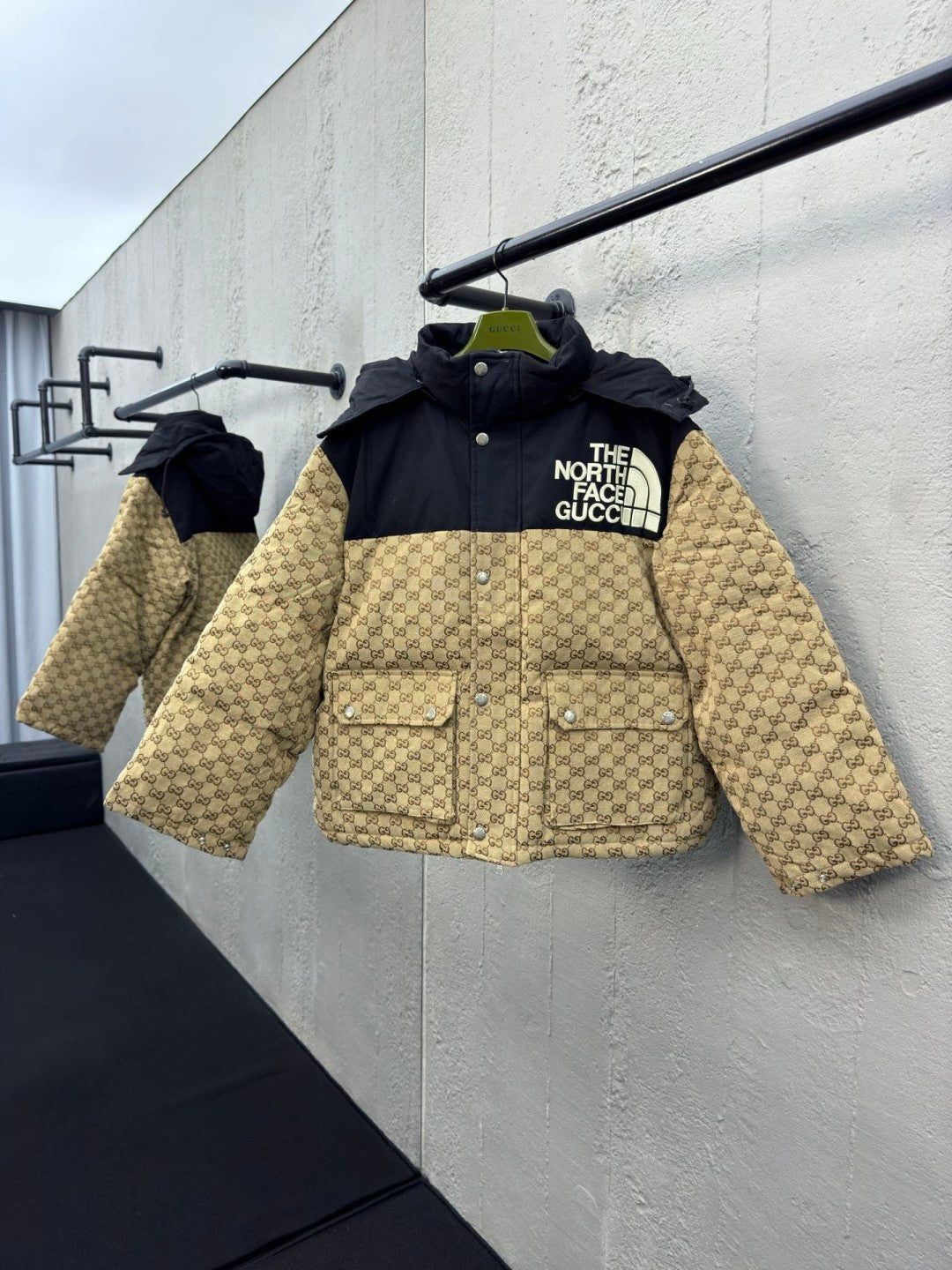 Chaqueta de plumas color block