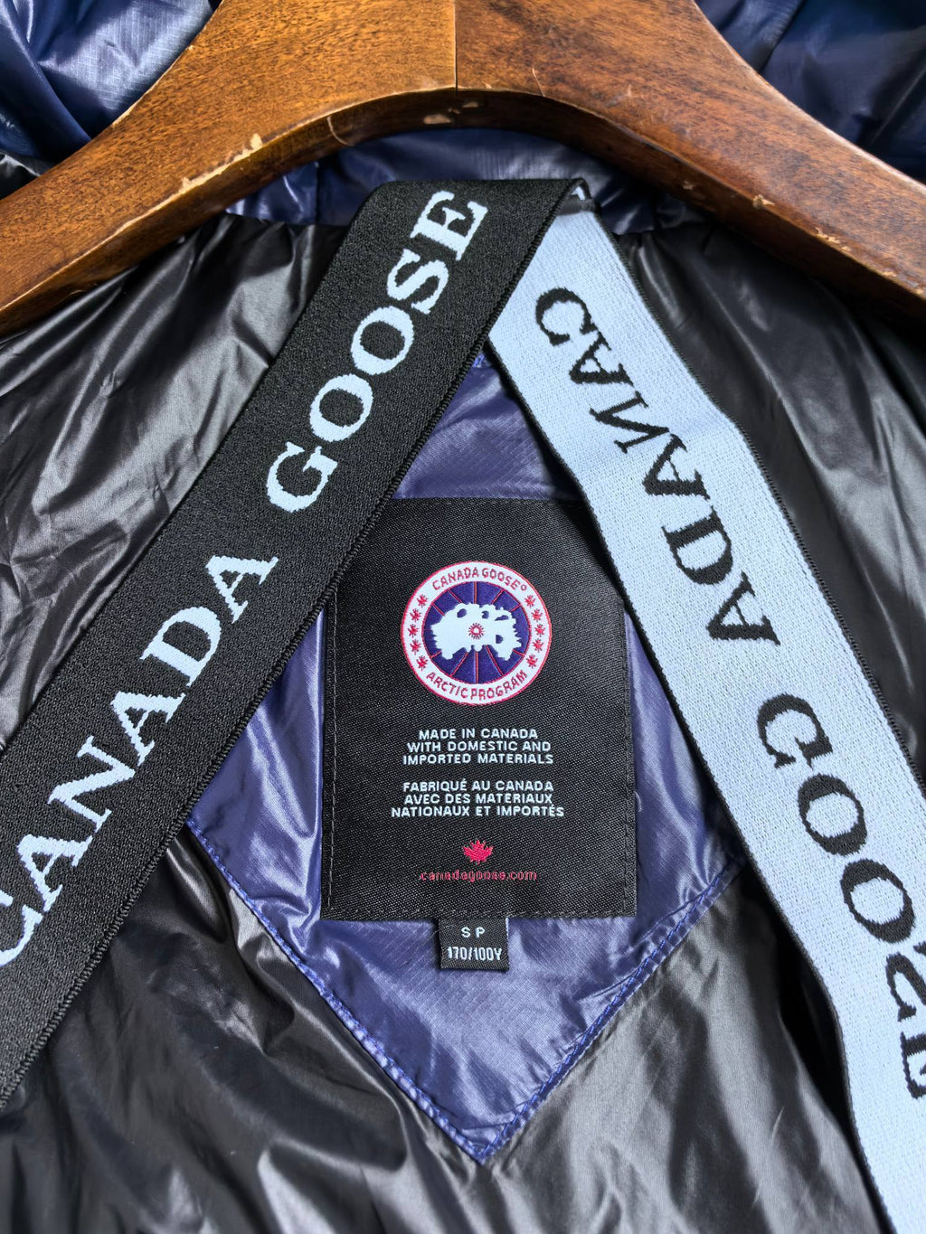 Chaqueta de plumas brillante