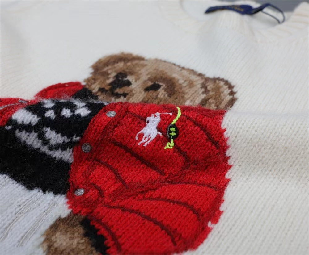 Suéter de punto color crema con forma de oso de invierno