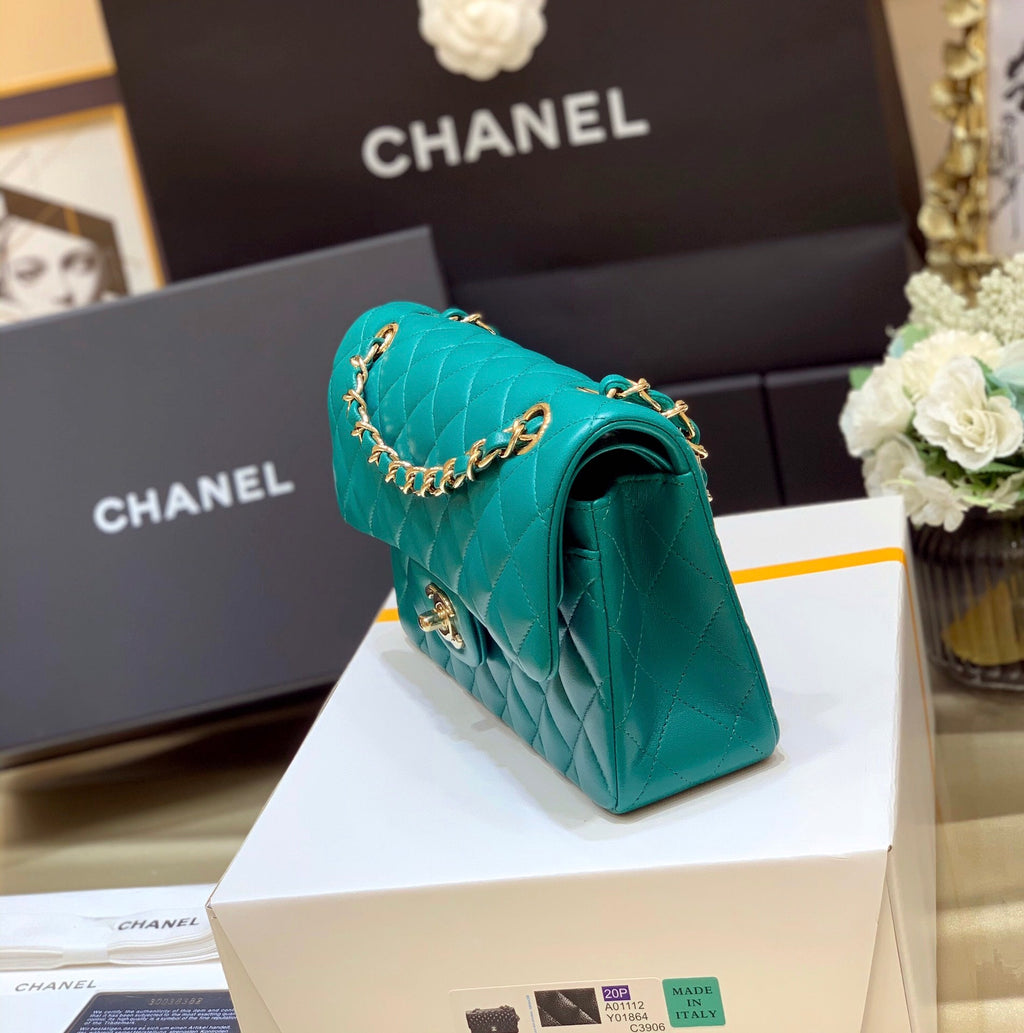 Bolso pequeño clásico con solapa de 23 cm – Edición limitada verde zafiro