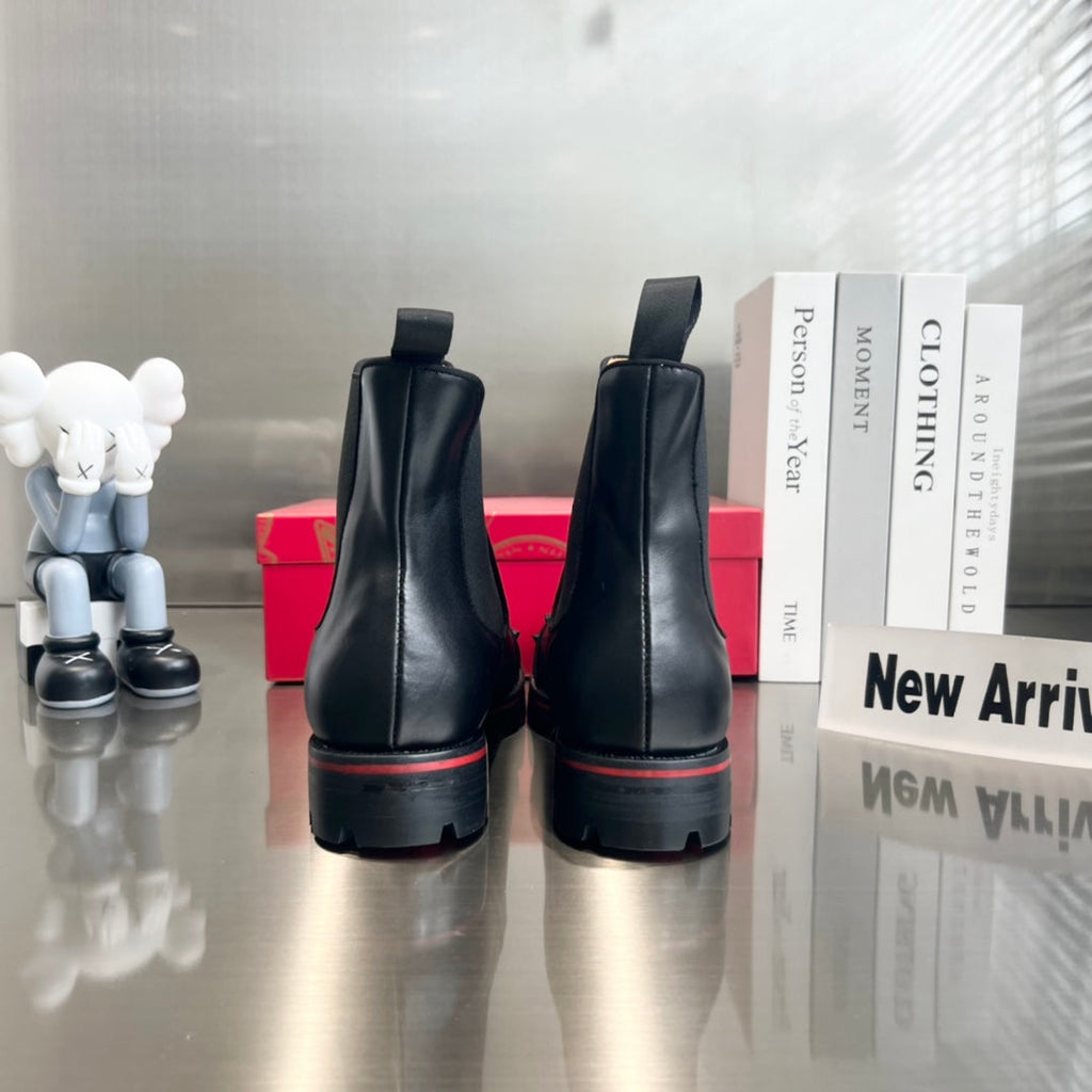Botas negras de piel de vaca con tachuelas delanteras