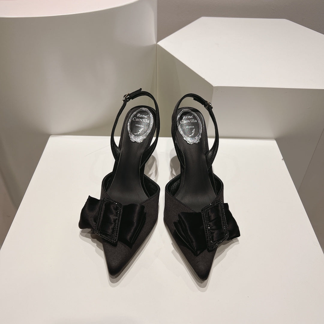 Tacones de cristal con lazo de seda