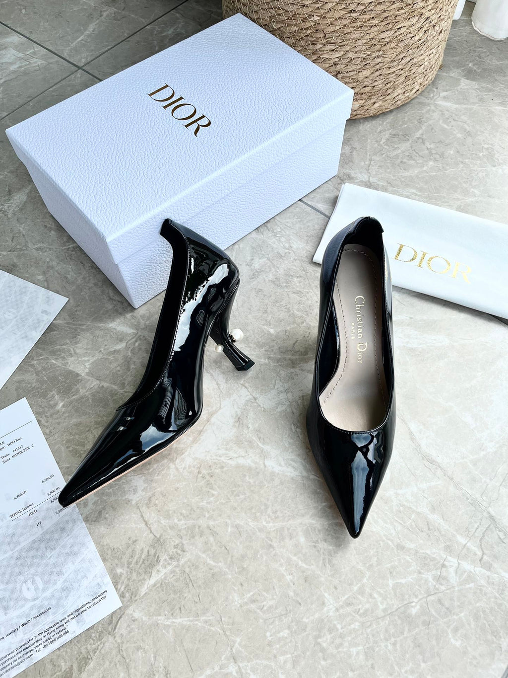 Tacones con logo de perlas tribales