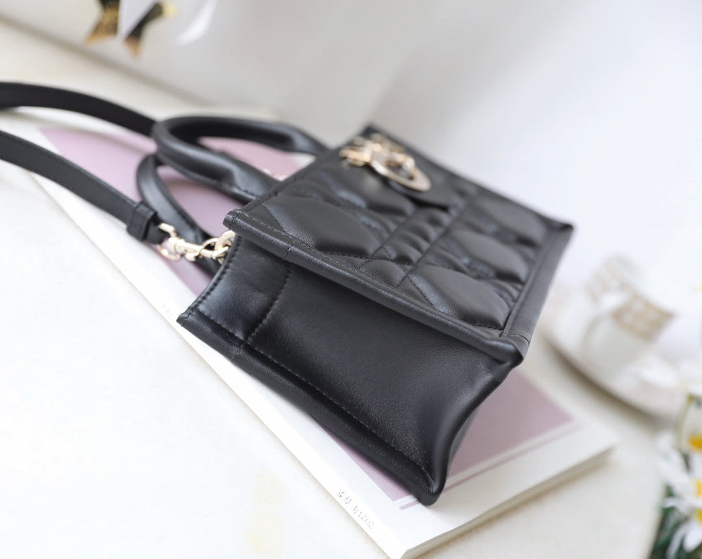 Bolso de mano estilo libro pequeño – Piel negra (21,5 cm)