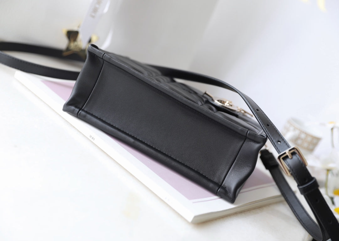 Bolso de mano estilo libro pequeño – Piel negra (21,5 cm)