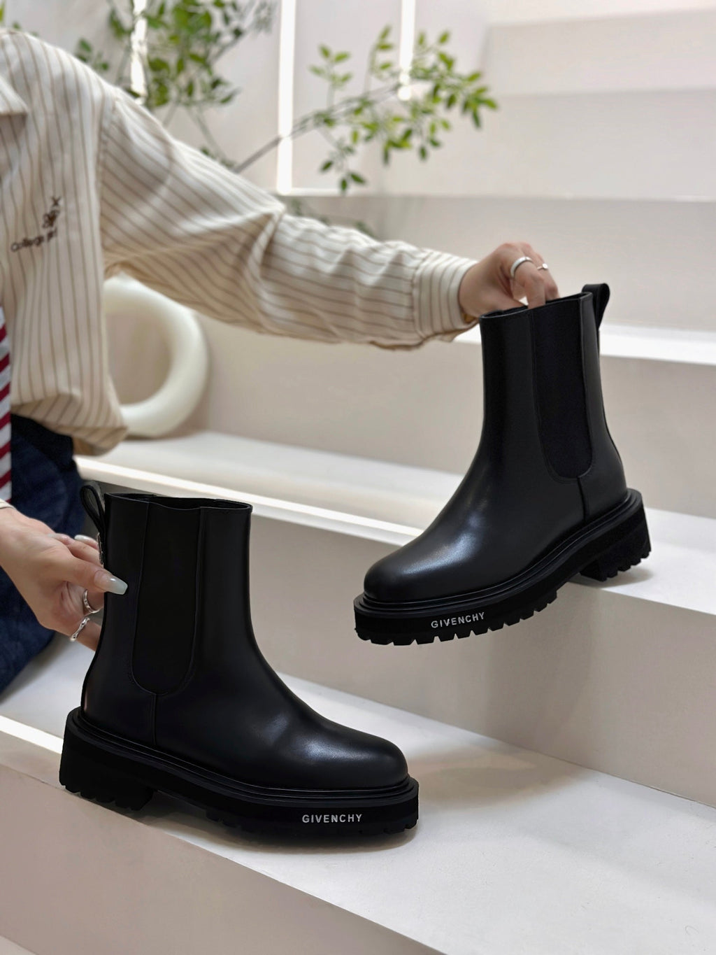 Botines de piel negra para mujer