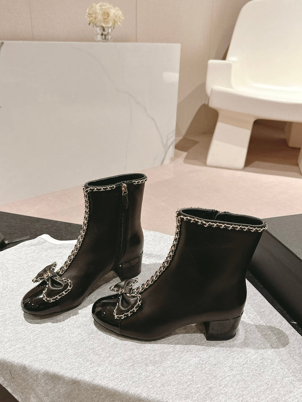 Botas altas de cuero bordadas para mujer