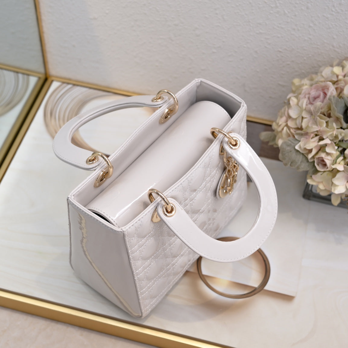 Bolso de hombro estilo Lady D – Blanco (24 cm)