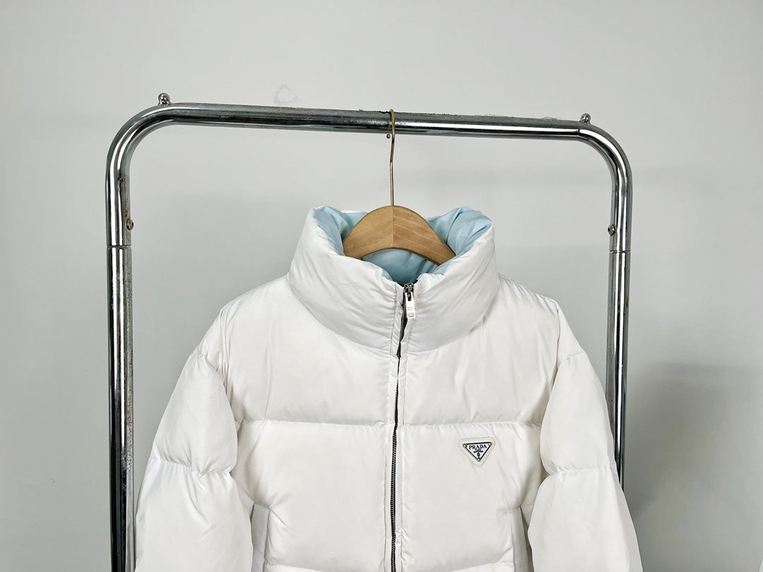 Chaqueta corta de plumas