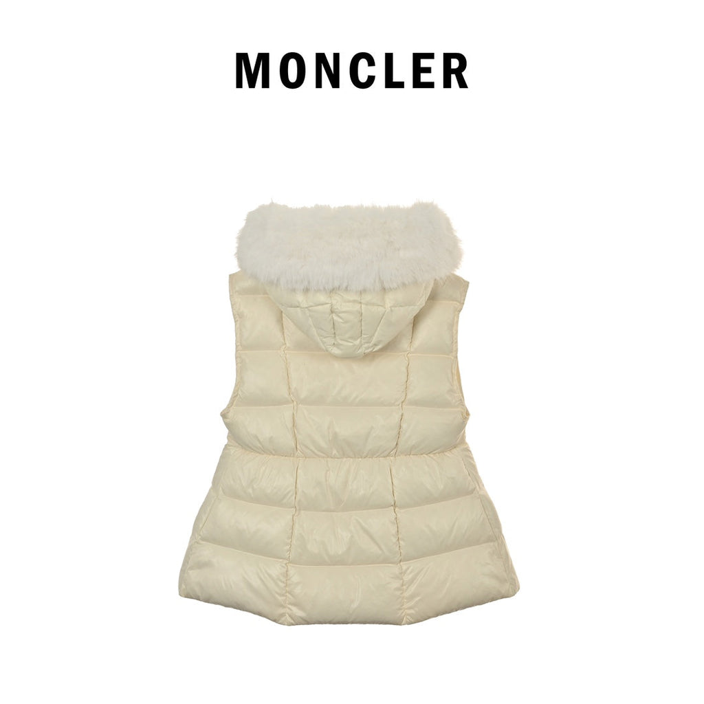 Chaqueta acolchada con capucha y cuello de piel desmontable
