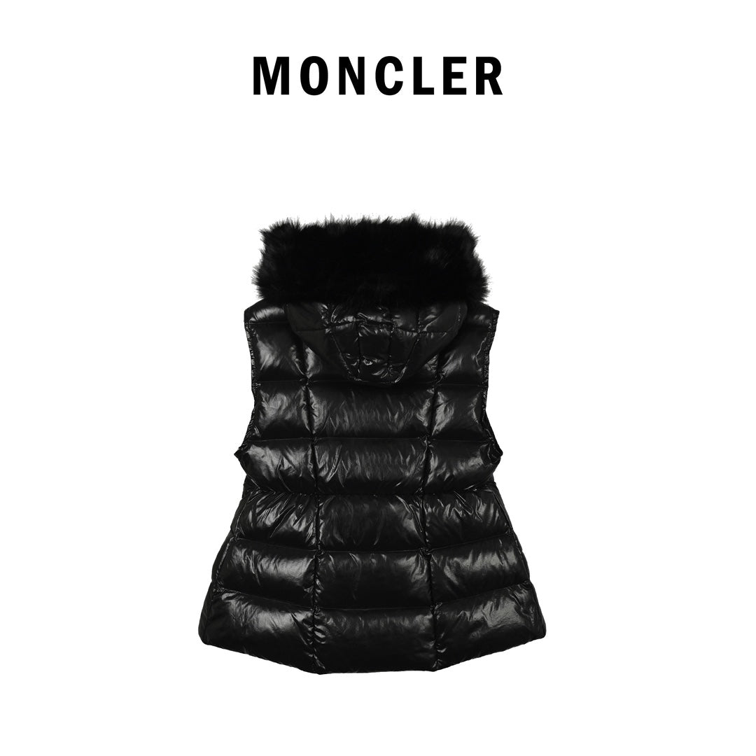 Chaqueta acolchada con capucha y cuello de piel desmontable