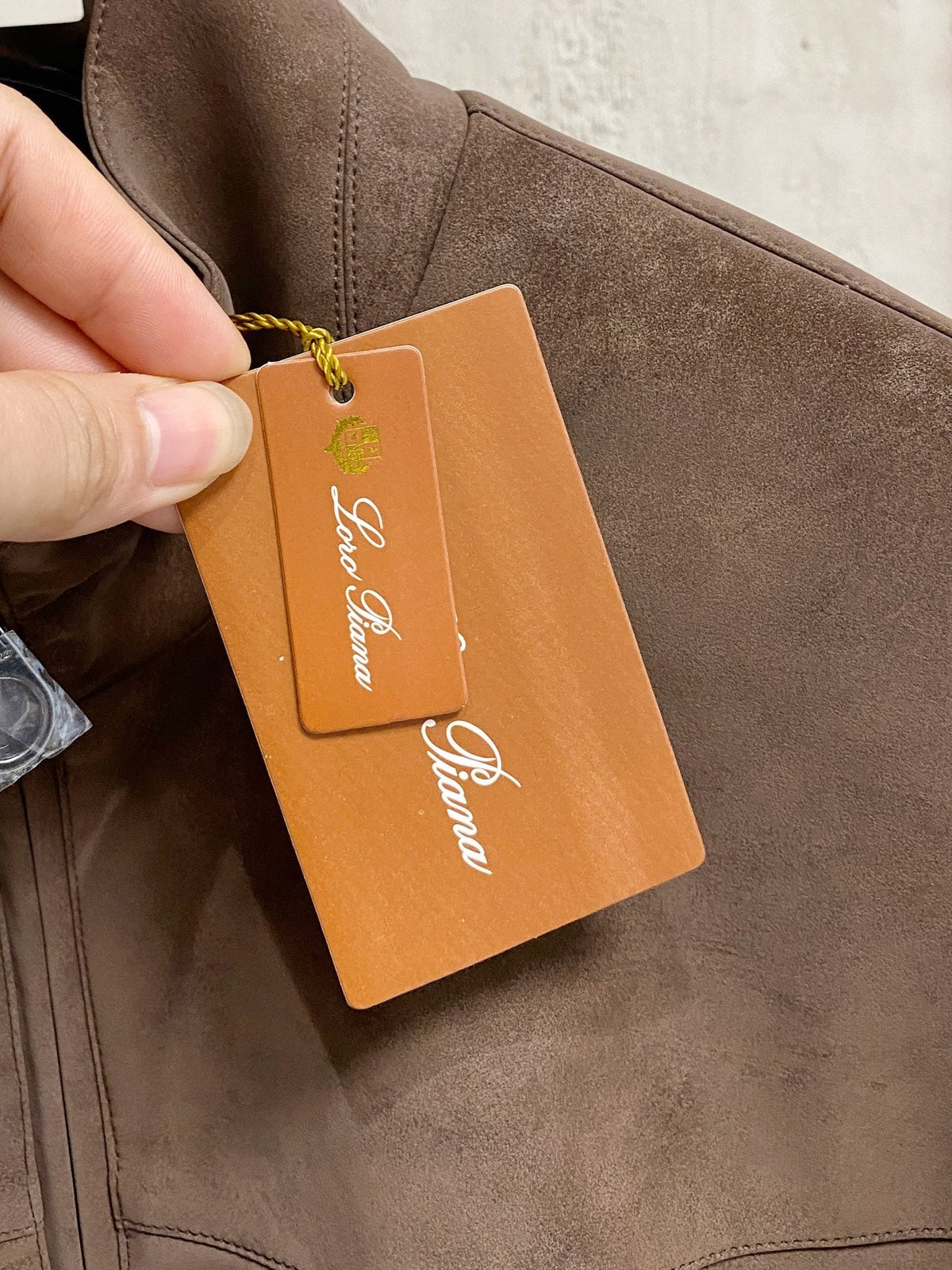 Chaqueta italiana de ante con cuello alto