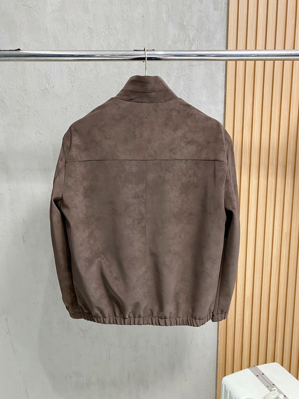 Chaqueta italiana de ante con cuello alto