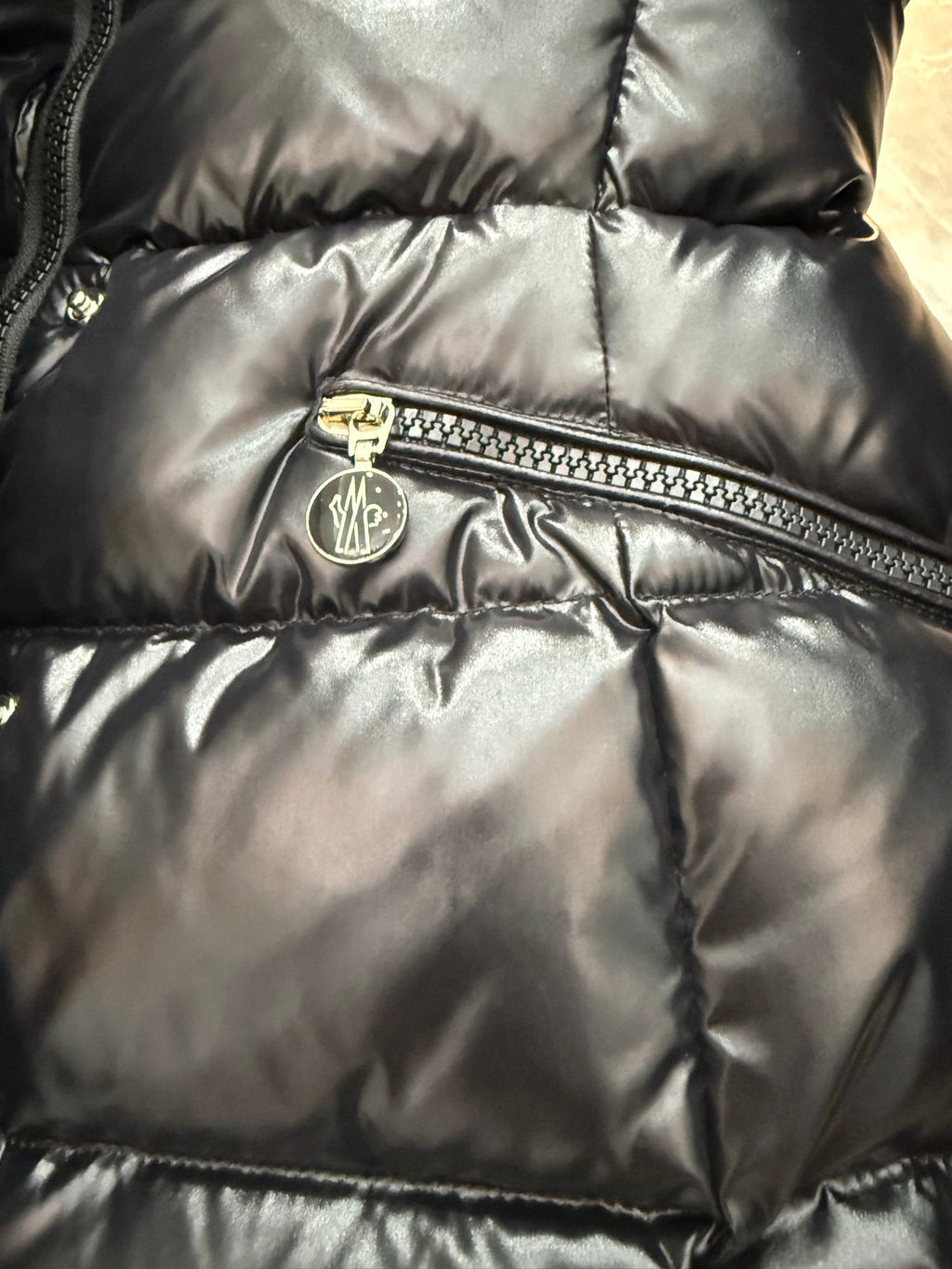 Chaqueta corta de plumas Barante, diseño inspirado en los años 70