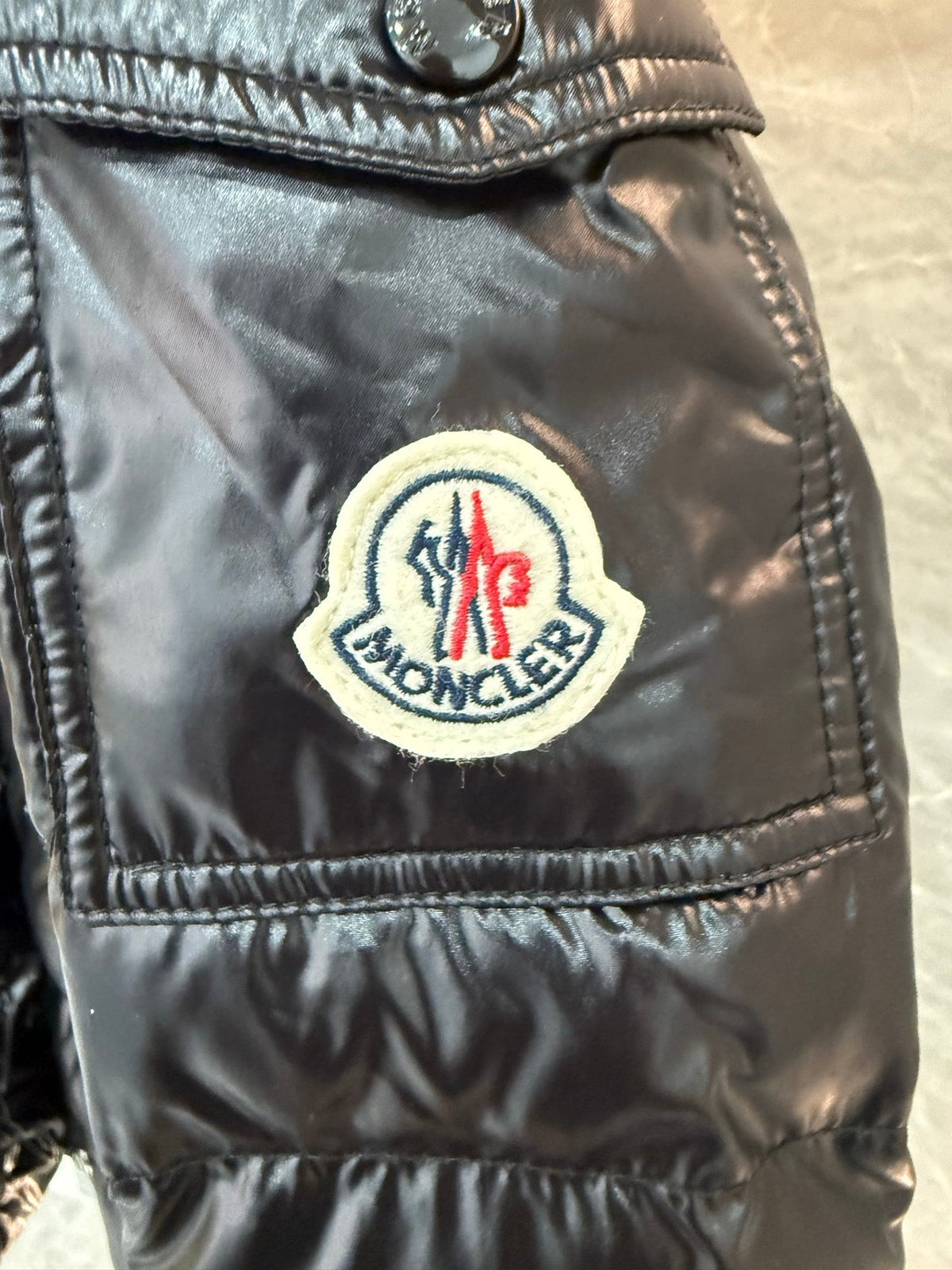 Chaqueta corta de plumas Barante, diseño inspirado en los años 70