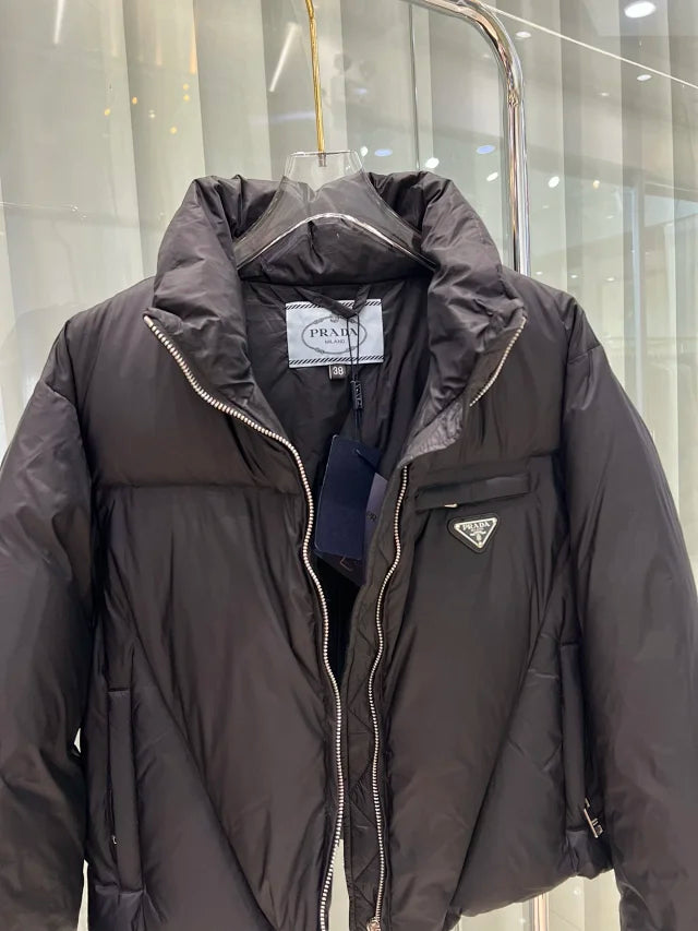 Chaqueta corta de plumas