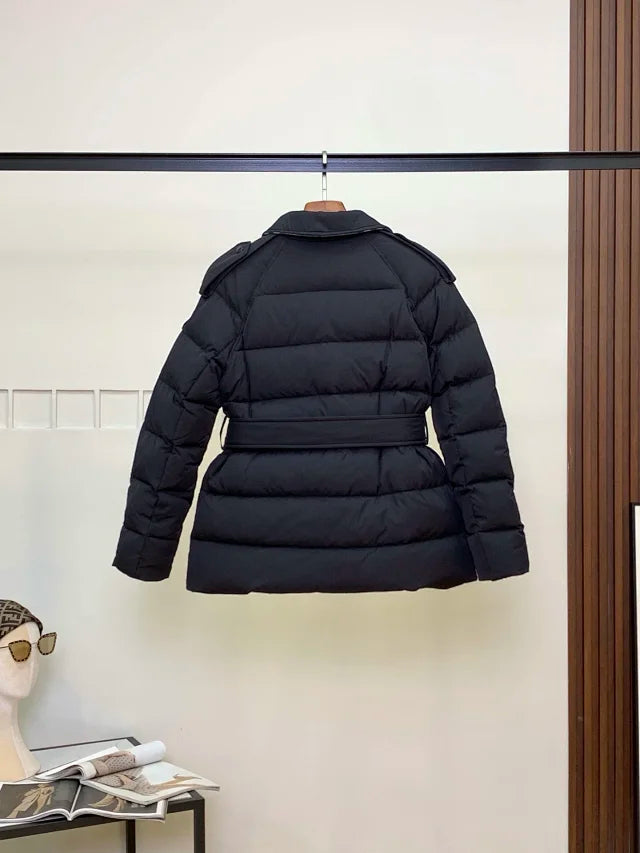 Chaqueta de plumas con cinturón