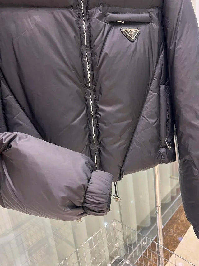 Chaqueta corta de plumas