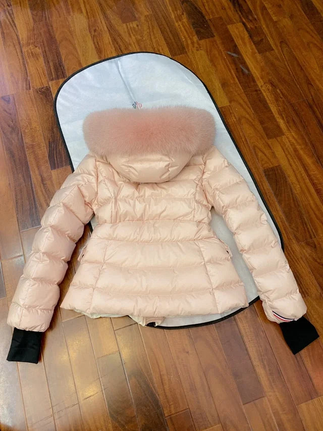 Chaqueta de plumas con cuello de piel