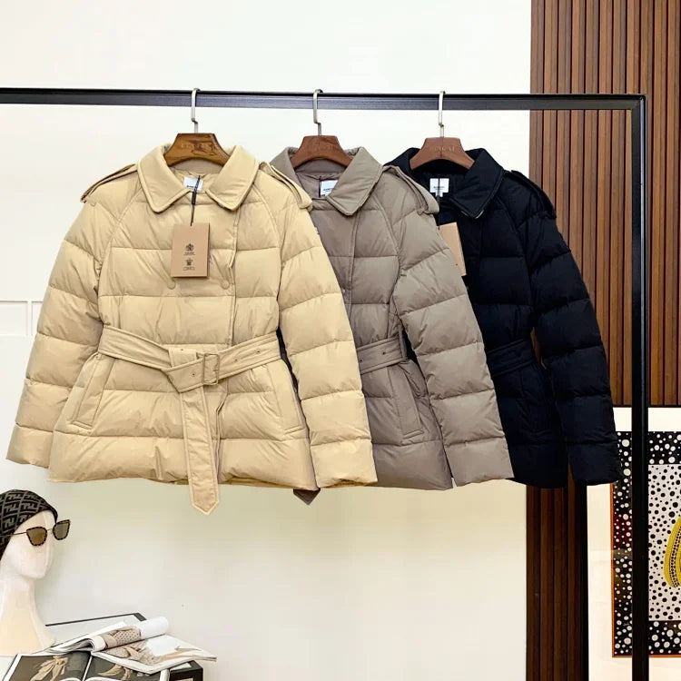 Chaqueta de plumas con cinturón
