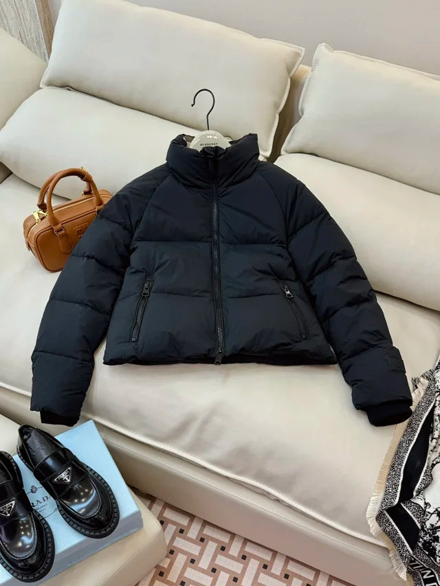 Chaqueta corta de plumas