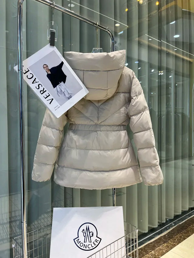 Chaqueta de plumas con cinturón