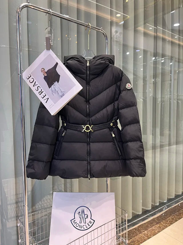 Chaqueta de plumas con cinturón