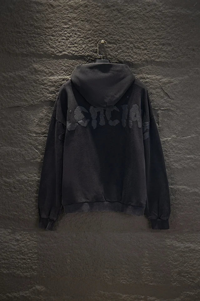 Sudadera negra con capucha