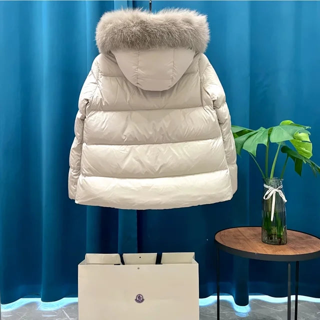 Chaqueta de plumas con cuello de piel