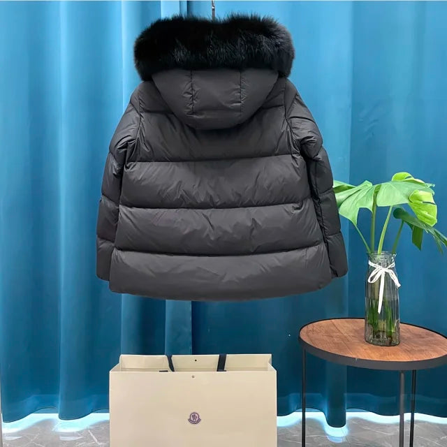 Chaqueta de plumas con cuello de piel
