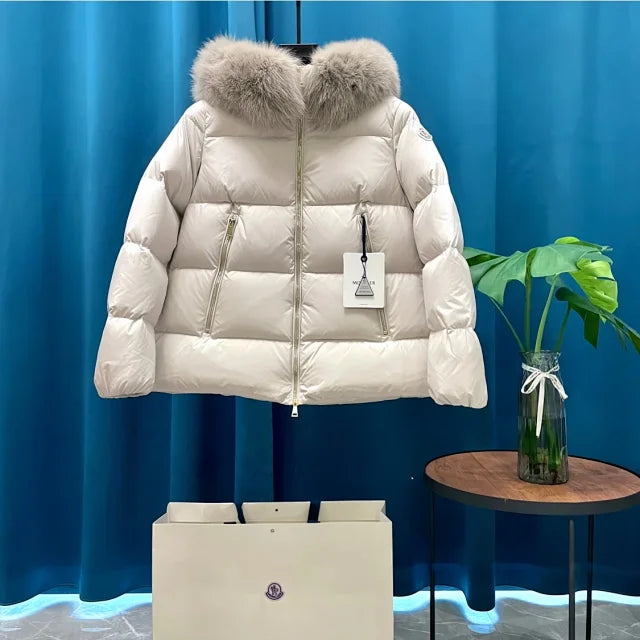 Chaqueta de plumas con cuello de piel