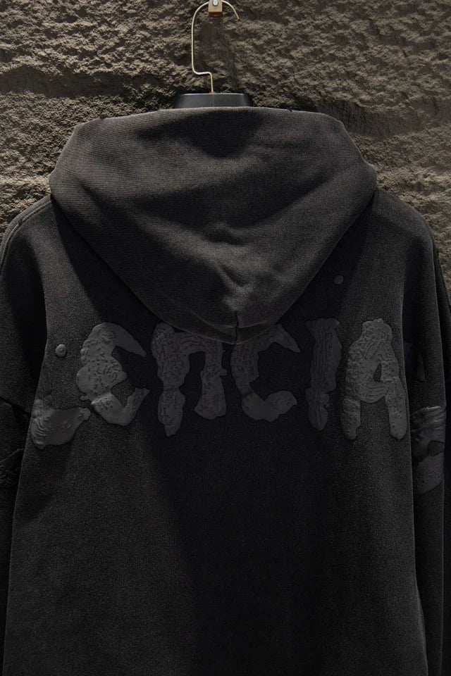 Sudadera negra con capucha