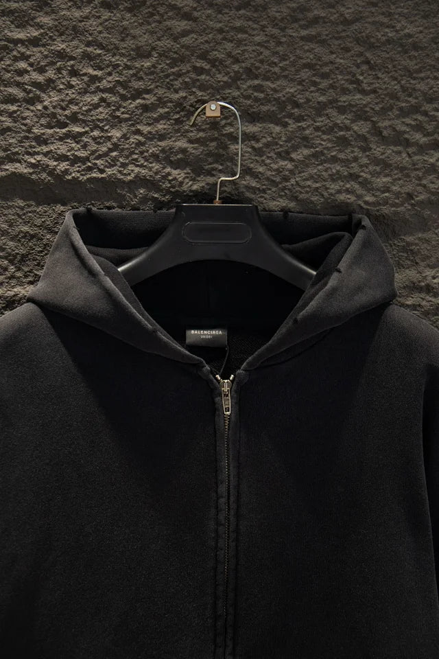Sudadera negra con capucha